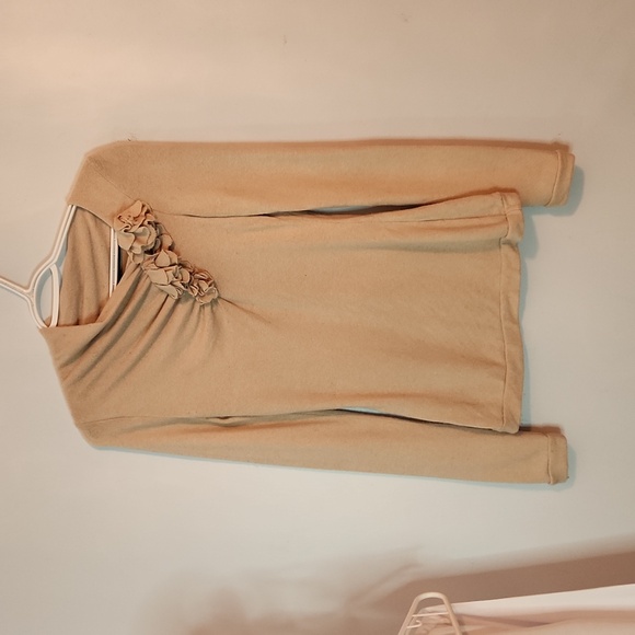 La fee maraboutee ( Anthro)   4 flower asymmetrical neckline light sweater - Picture 2 of 10